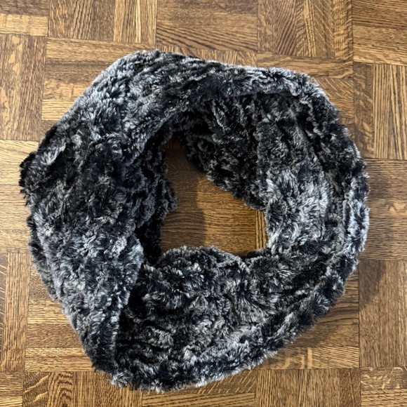 Faux fur Scarf - Picture 1 of 2